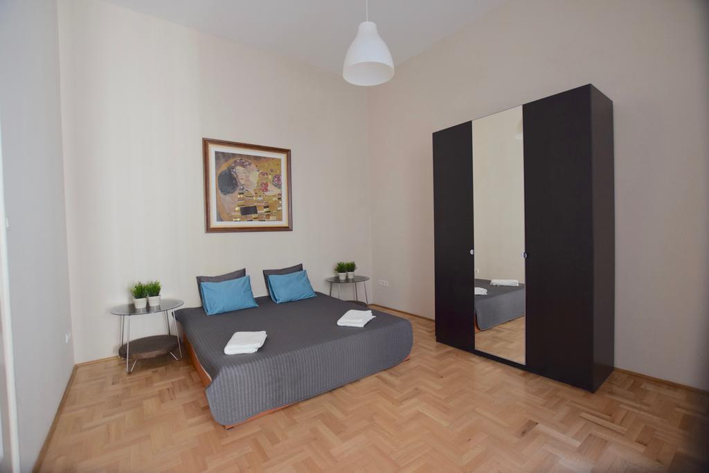Standard Apartment By Hi5 - Muzeum 5 Budapest Luaran gambar