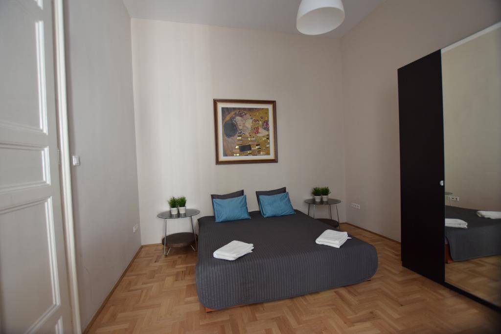 Standard Apartment By Hi5 - Muzeum 5 Budapest Luaran gambar